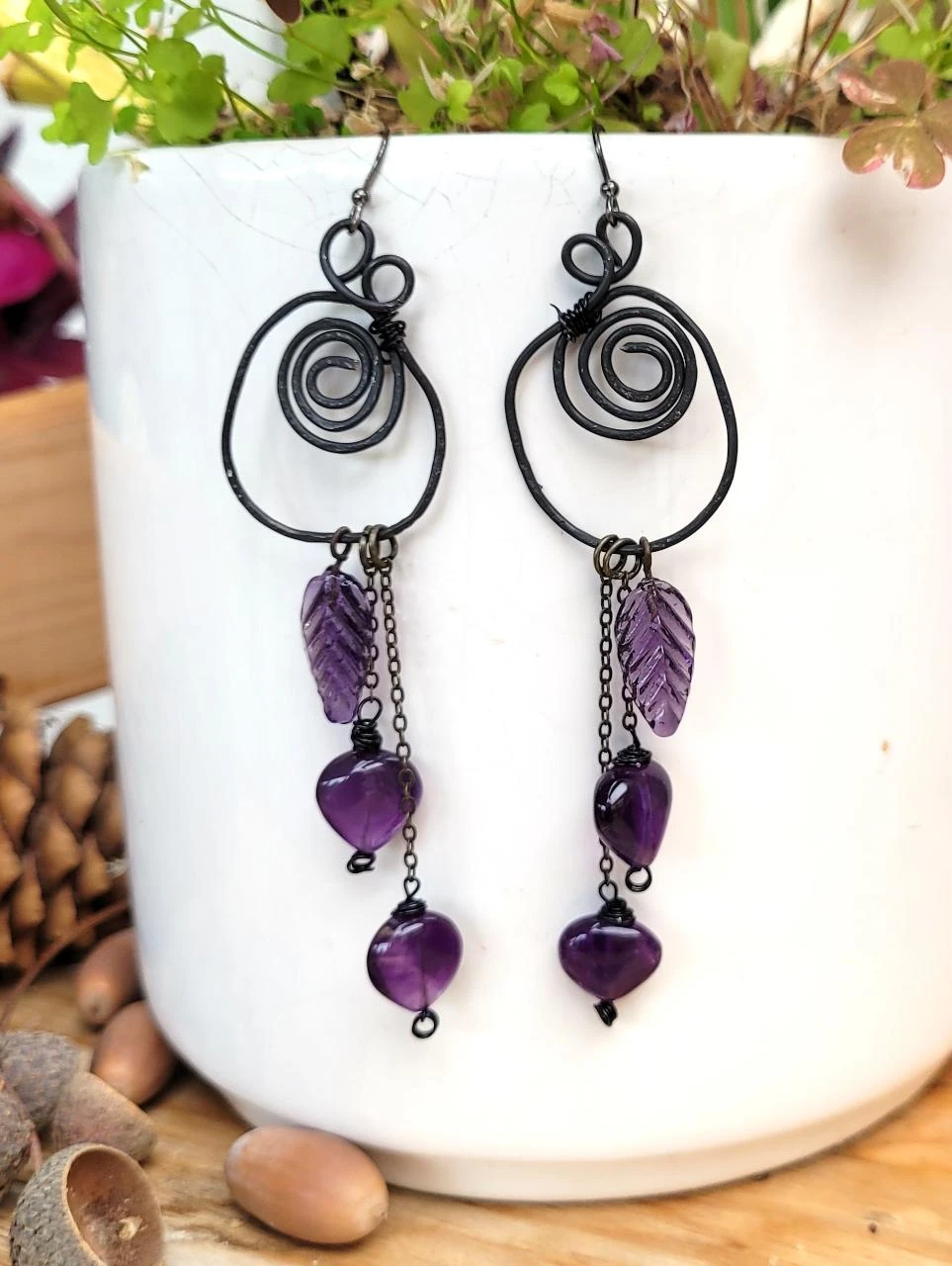 Boucles d'oreille hétéroclites avec coeurs d'améthyste !!!